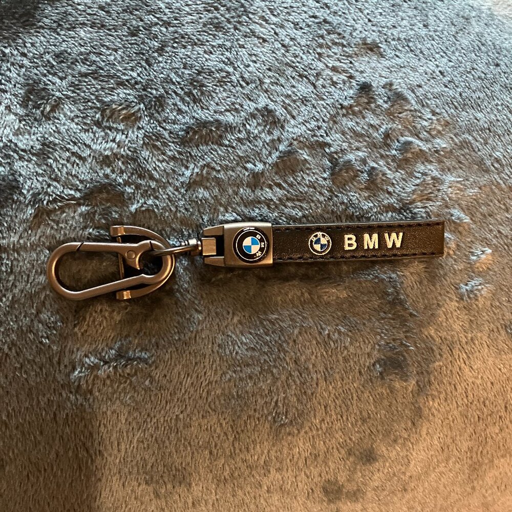 BEAUTIFUL BMW LEATHER CHAIN WITH MATCHING VALVE STEM CAPS
